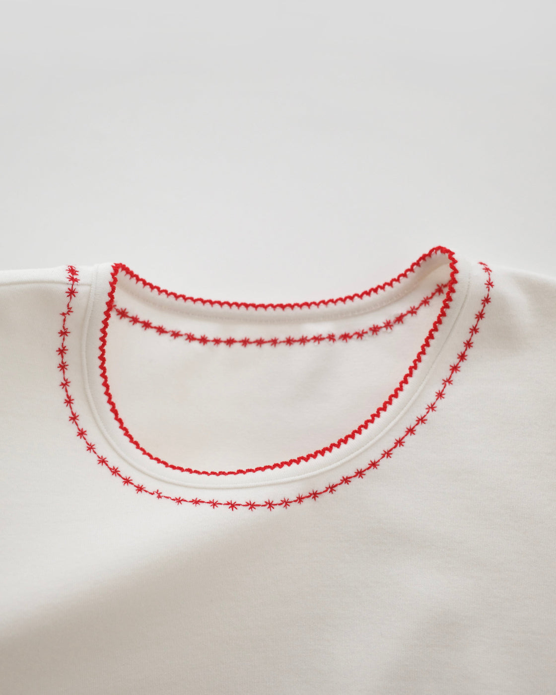 樱桃红Embroidered Stretch Short-Sleeve Tee