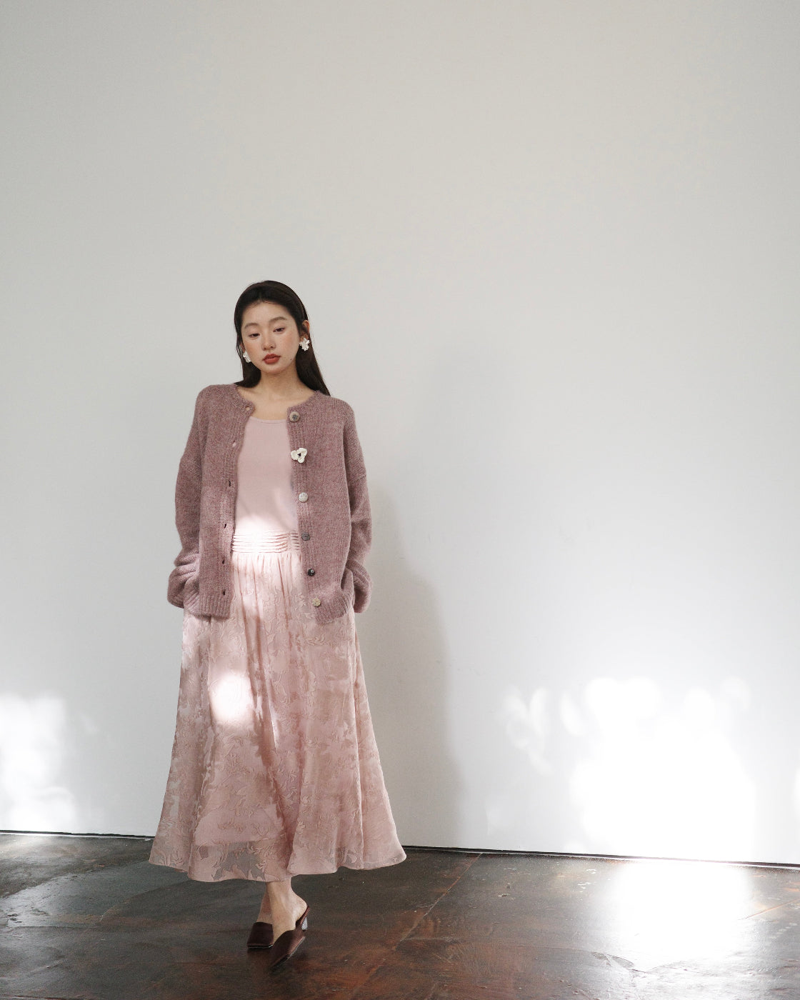 Dress with a flattering fake two-piece design that can be worn as a waist-hugging slimming inner skirt.