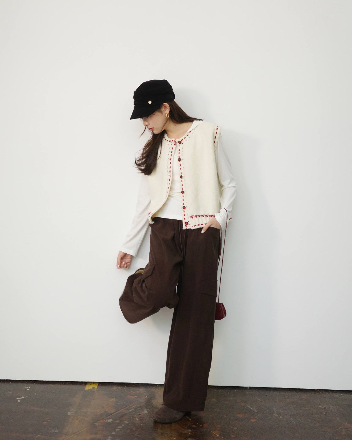 ハンドクラフト・ボタン & ステッチワーク 3Dクラウドニットベスト