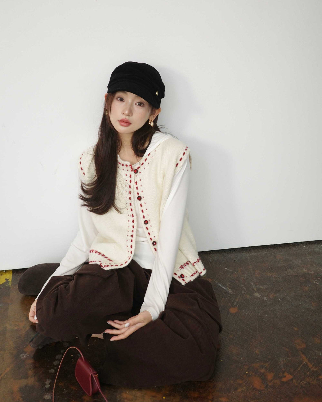 ハンドクラフト・ボタン & ステッチワーク 3Dクラウドニットベスト