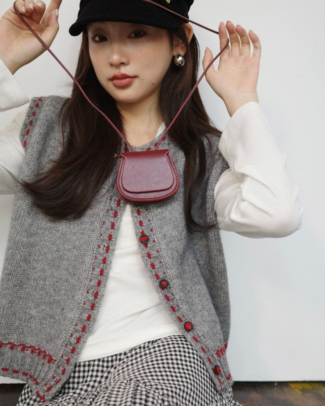 ハンドクラフト・ボタン & ステッチワーク 3Dクラウドニットベスト