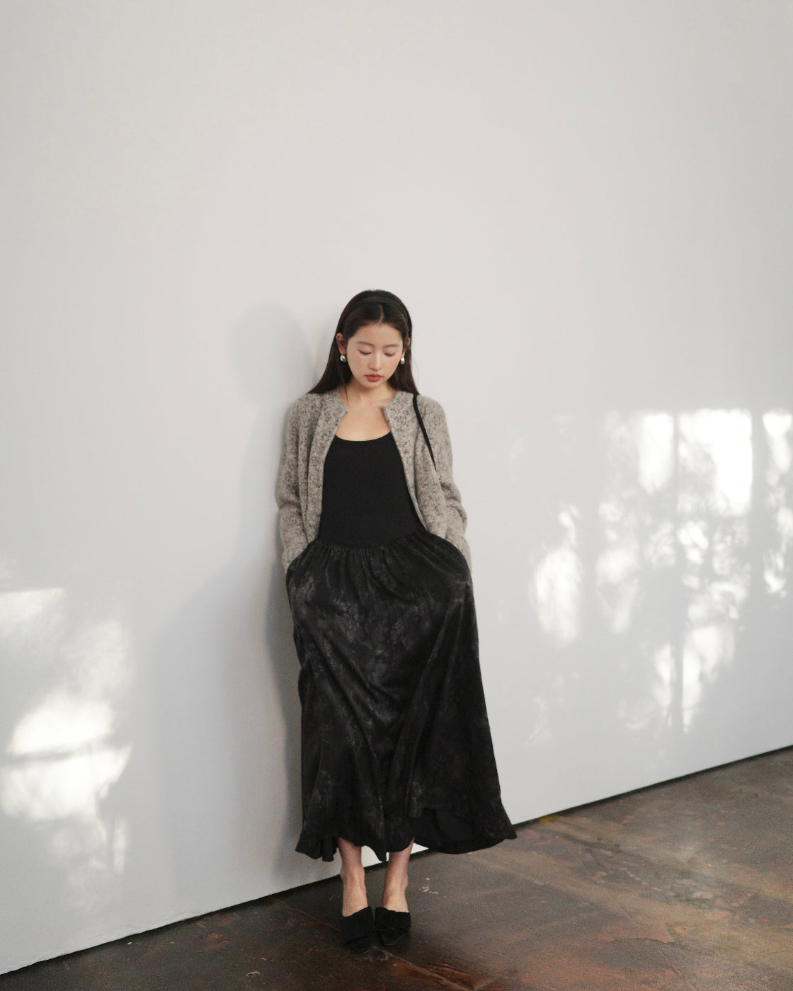 Dress with a flattering fake two-piece design that can be worn as a waist-hugging slimming inner skirt.
