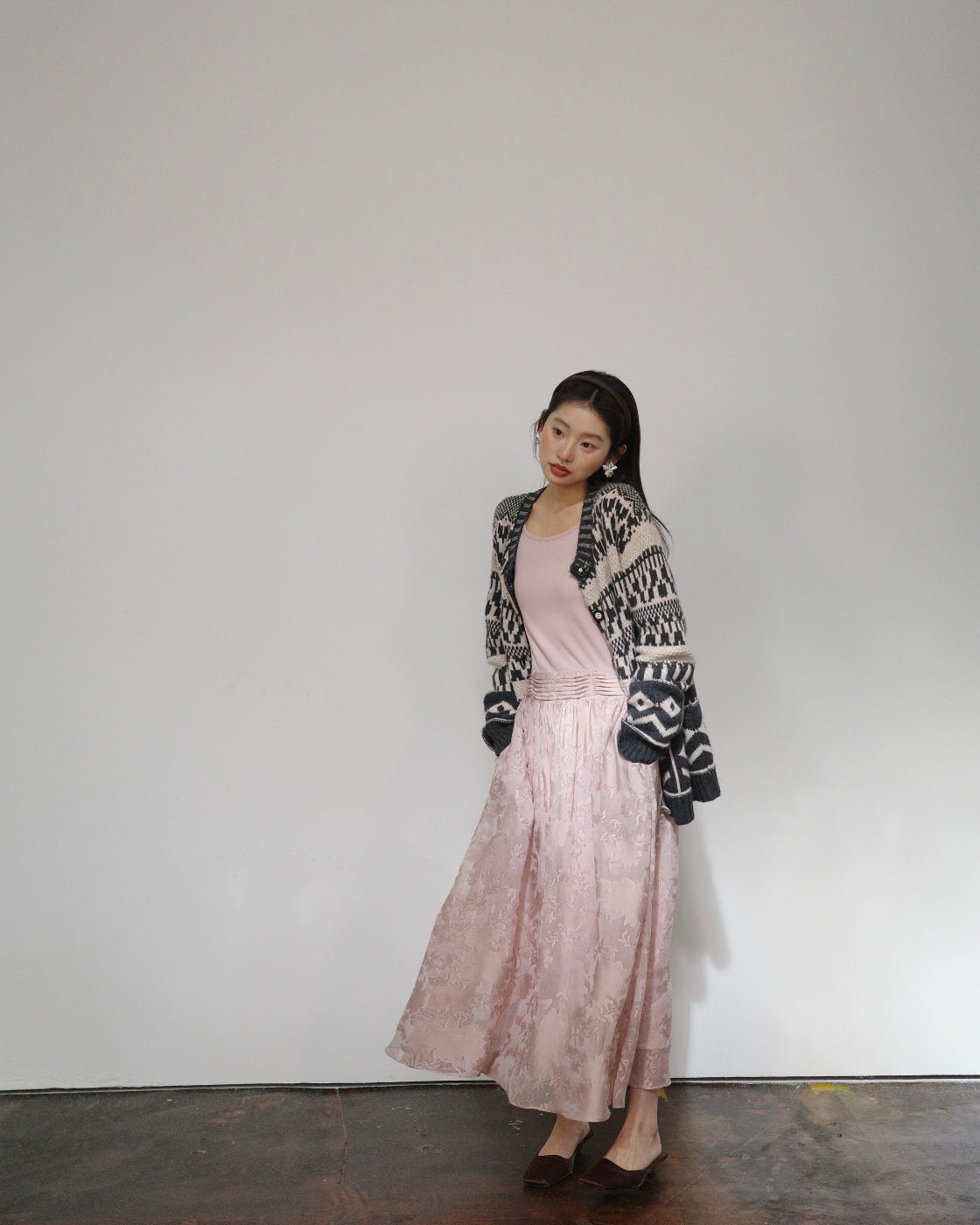 Dress with a flattering fake two-piece design that can be worn as a waist-hugging slimming inner skirt.
