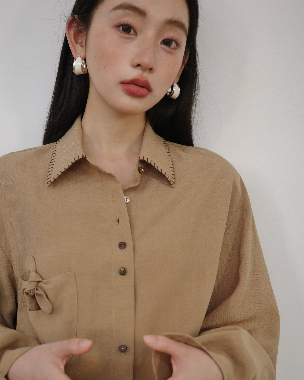 克洛Oversized Drop-Shoulder Shirt with Bow Pocket Detail