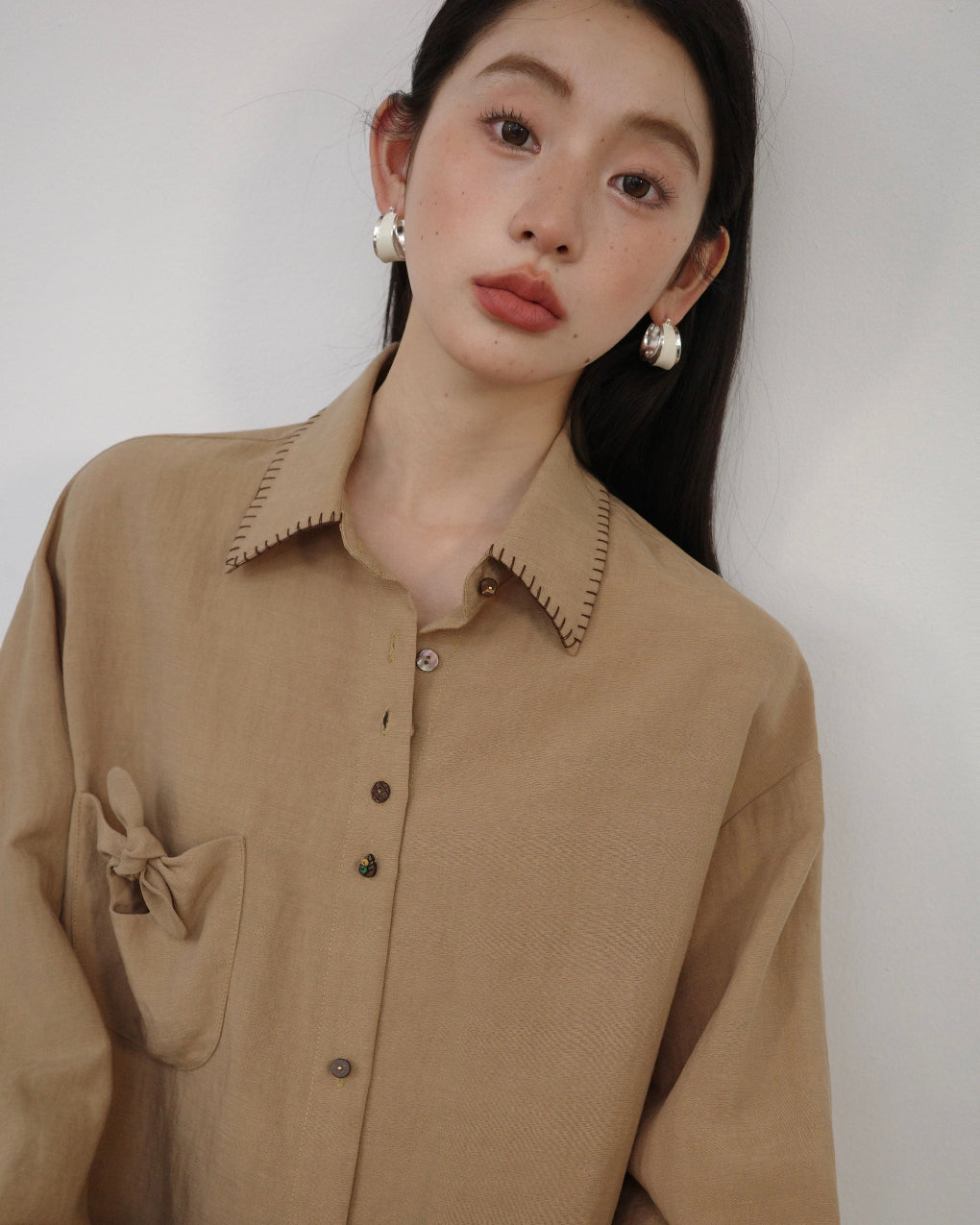 克洛Oversized Drop-Shoulder Shirt with Bow Pocket Detail