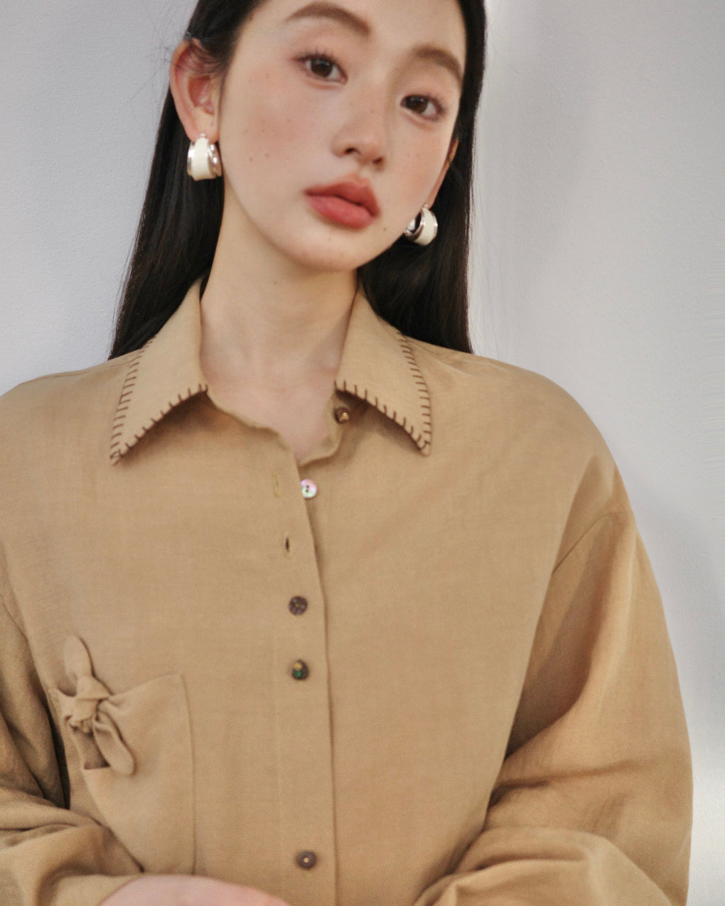 克洛Oversized Drop-Shoulder Shirt with Bow Pocket Detail