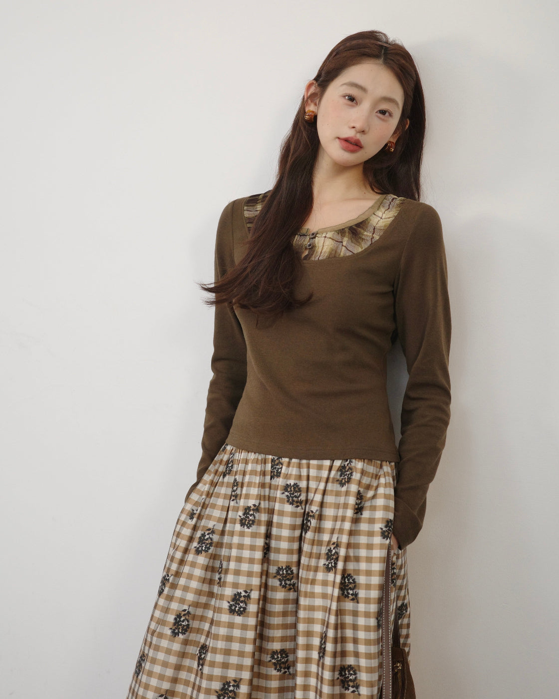 斑影Fitted Long-Sleeve Top with Organza Neckline Splice
