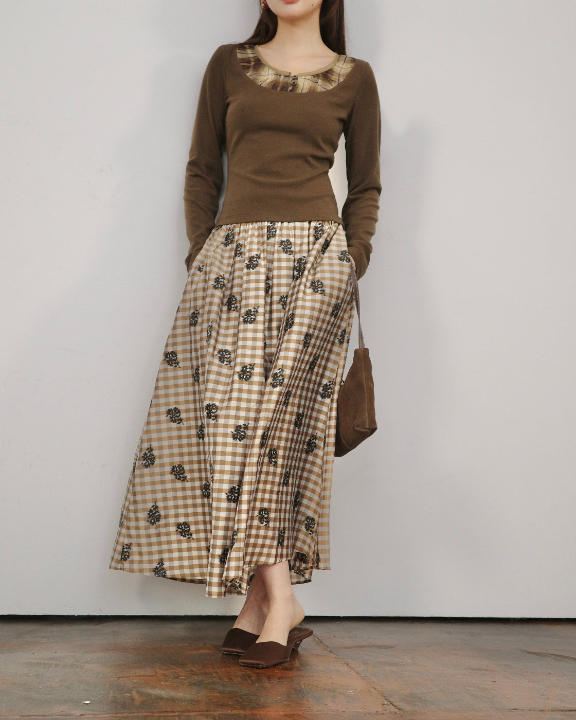 斑影Fitted Long-Sleeve Top with Organza Neckline Splice