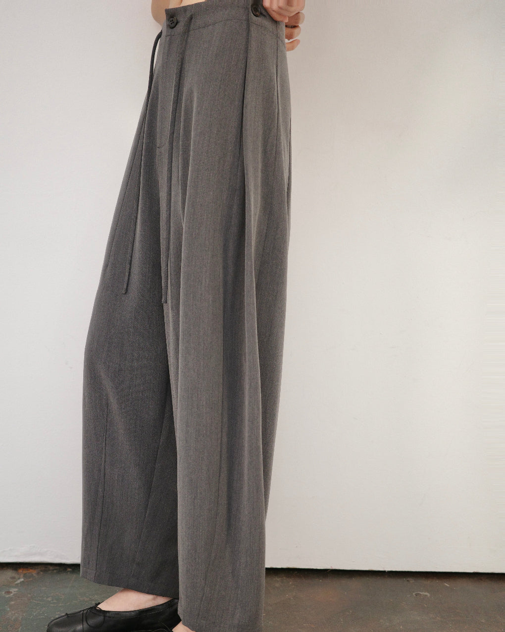 随适Balloon Wide-Leg Pants with Pleats & Drawstring