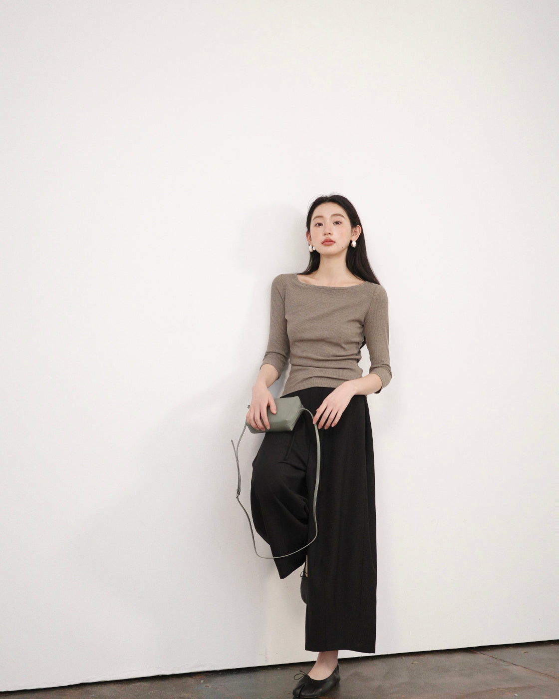 悠悠Ribbed Boat-Neck Mid-Sleeve Fitted Top