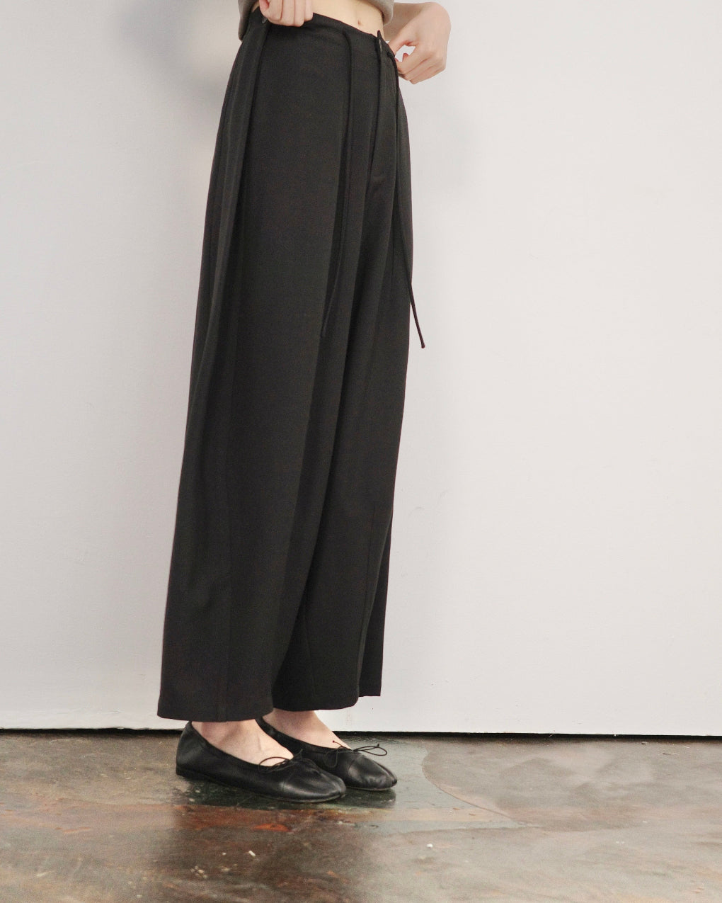 随适Balloon Wide-Leg Pants with Pleats & Drawstring