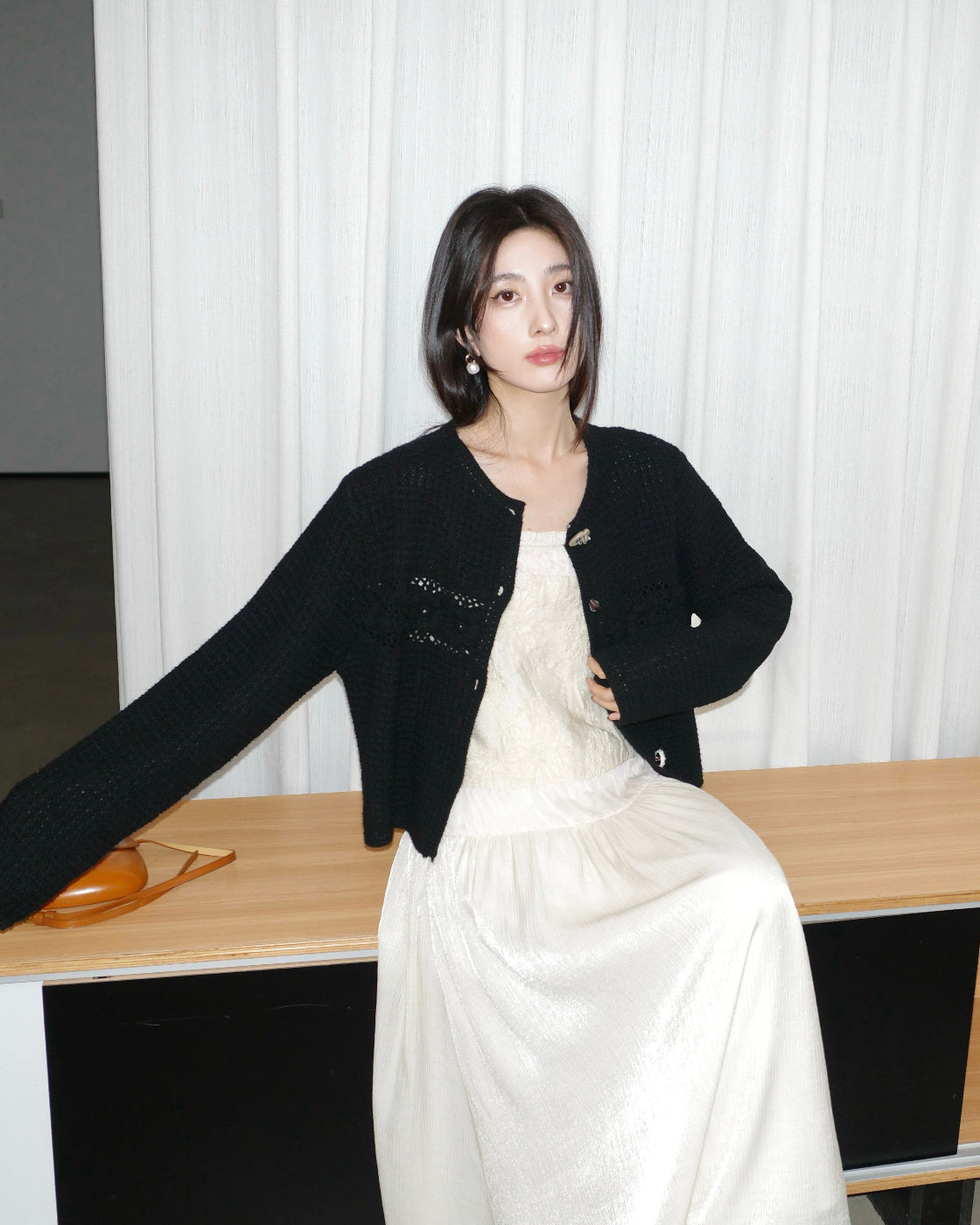 杜松茉莉Sleeveless Midi Dress with Laser-Cut Lace & Halter Tie