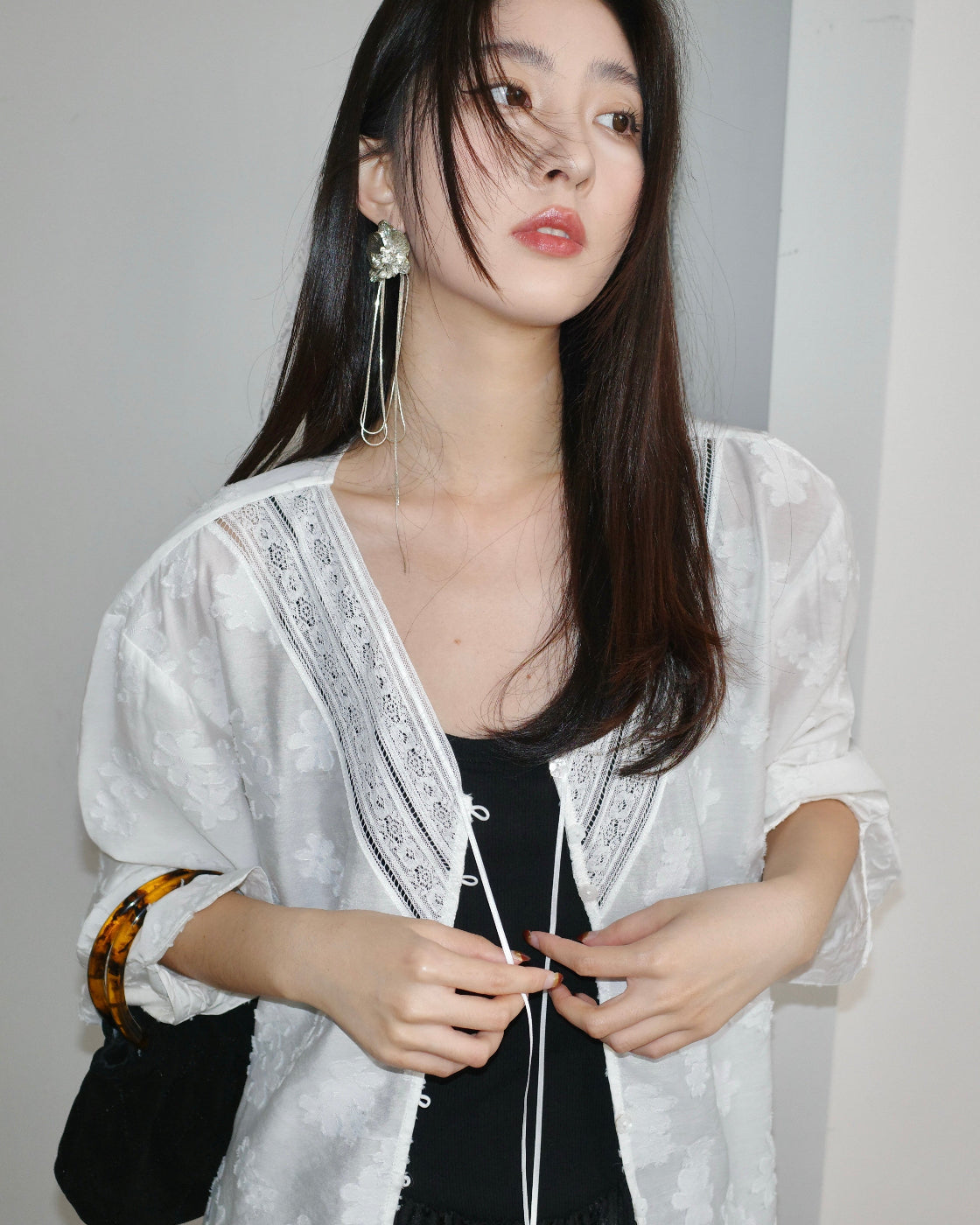 软香Jacquard Cut-Flower Shirt with Shell Button Detail