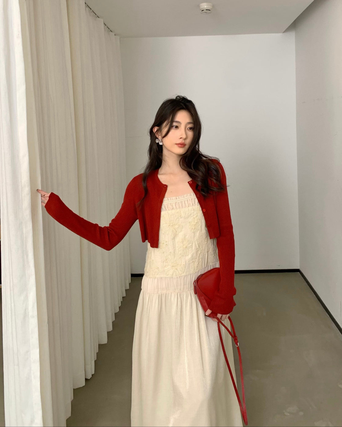 杜松茉莉Sleeveless Midi Dress with Laser-Cut Lace & Halter Tie