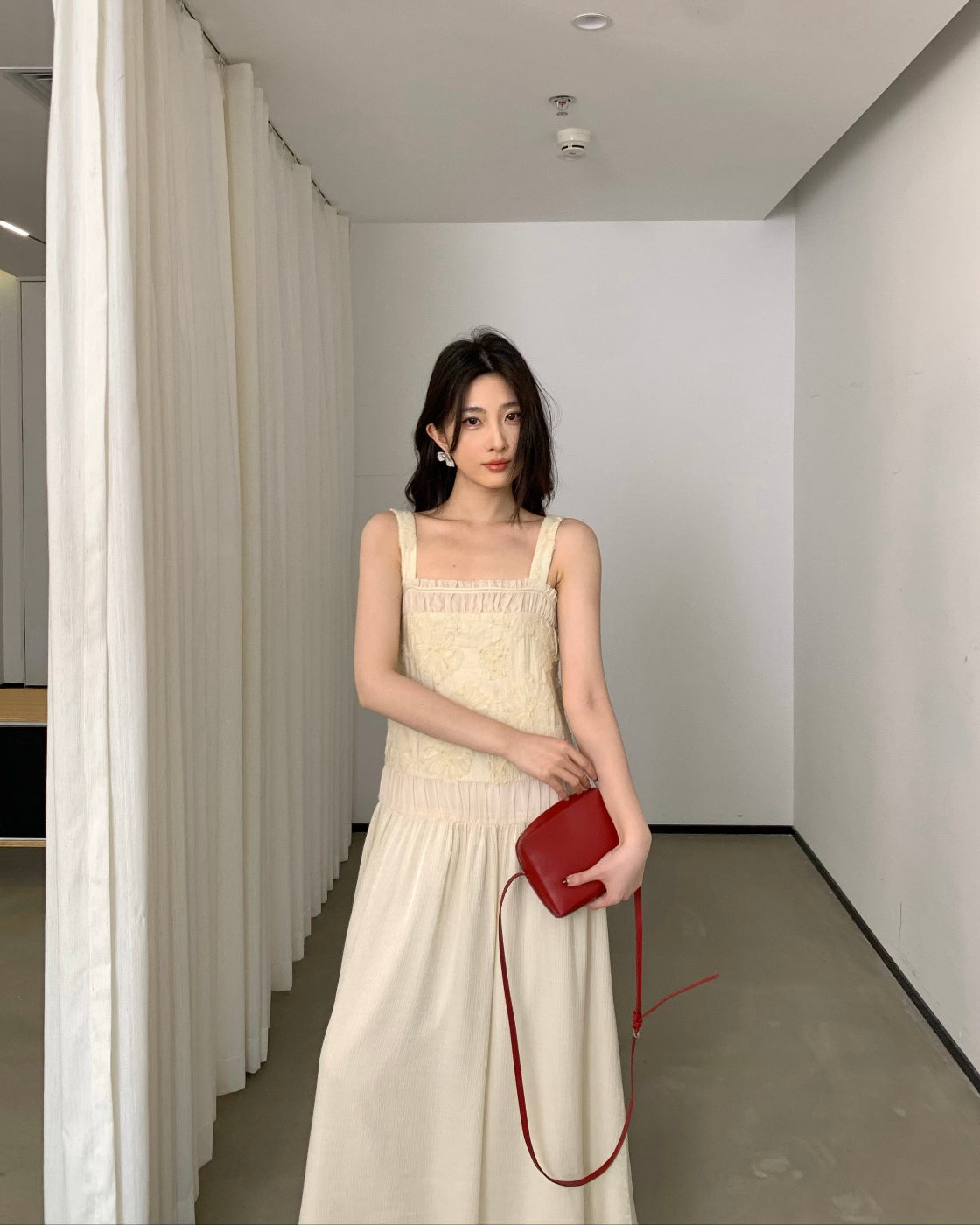 杜松茉莉Sleeveless Midi Dress with Laser-Cut Lace & Halter Tie