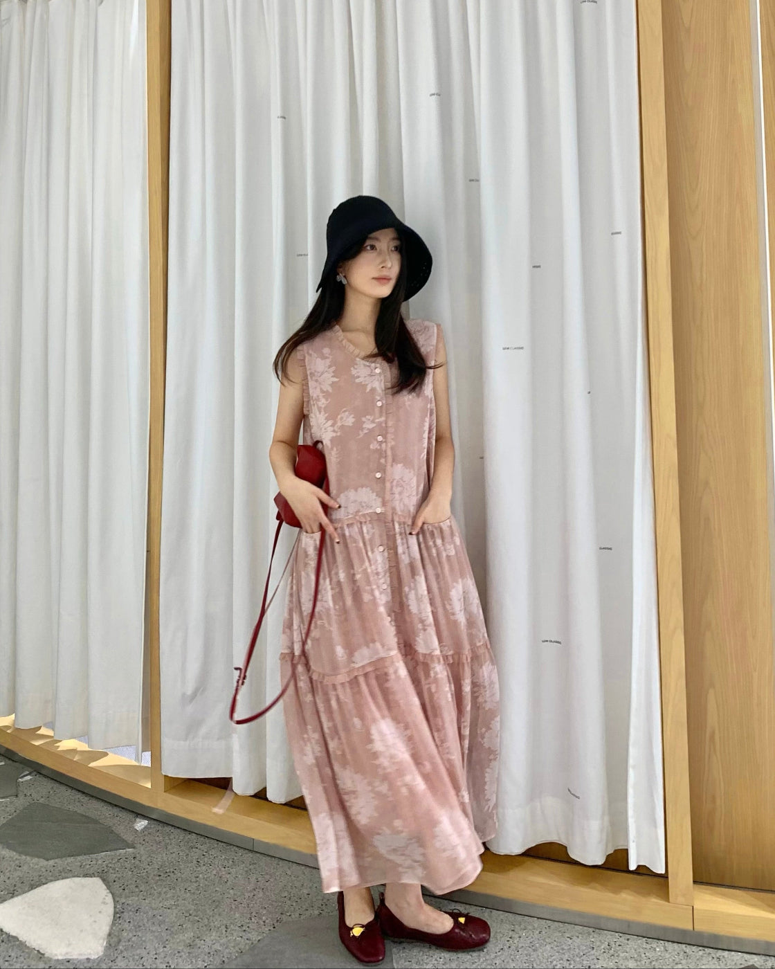 花笙笙Sleeveless Full-Skirt Dress with Pleated Waist