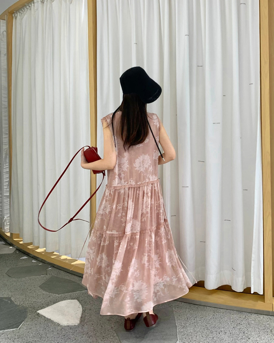 花笙笙Sleeveless Full-Skirt Dress with Pleated Waist