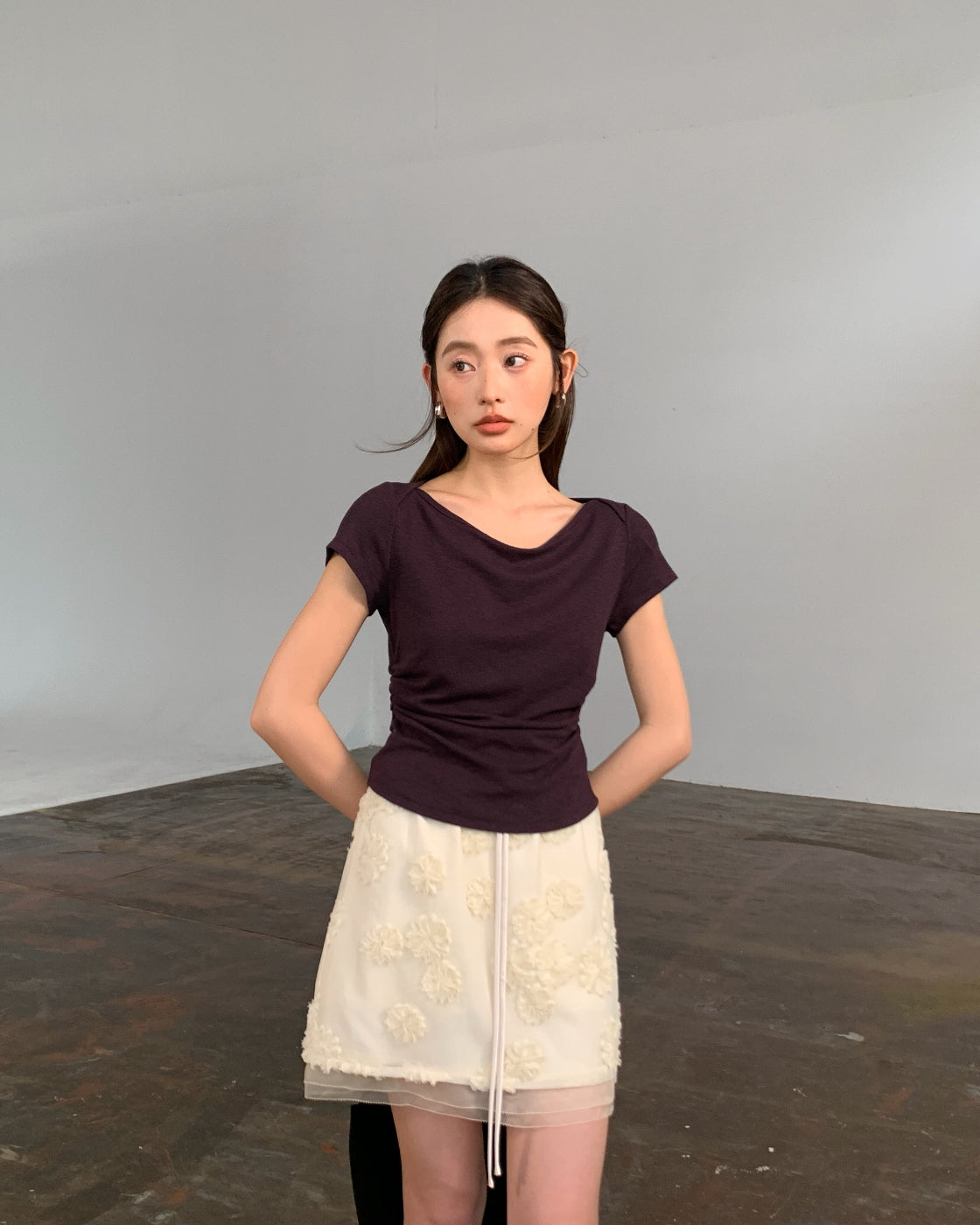 松木3-Way Neck Fitted Tee with Gathered Waist