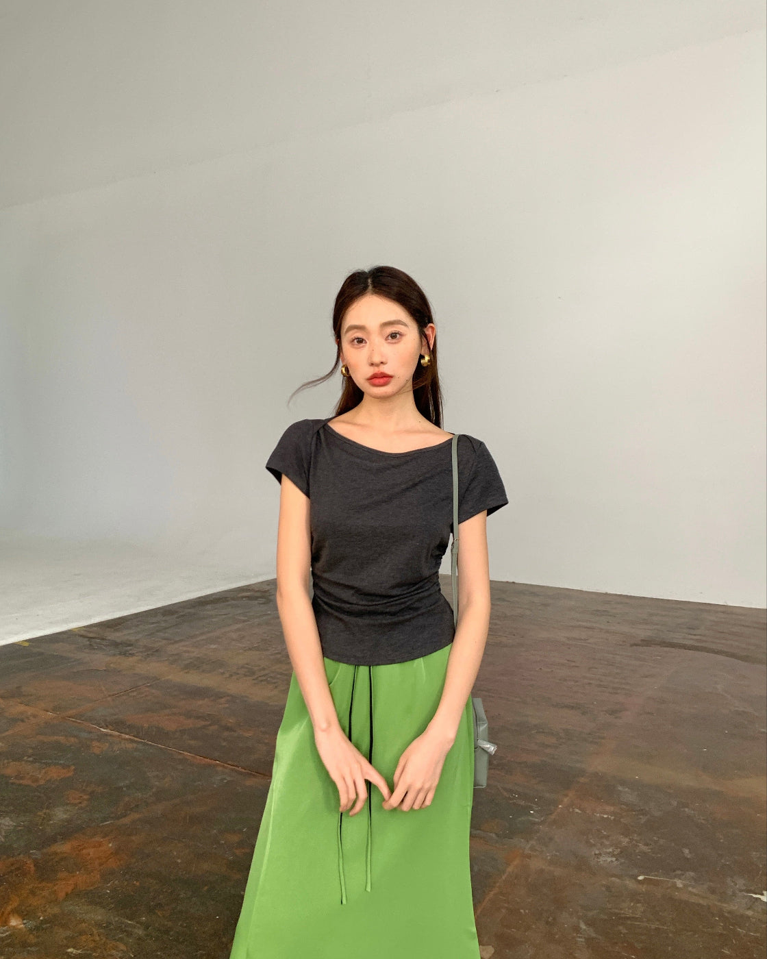 松木3-Way Neck Fitted Tee with Gathered Waist