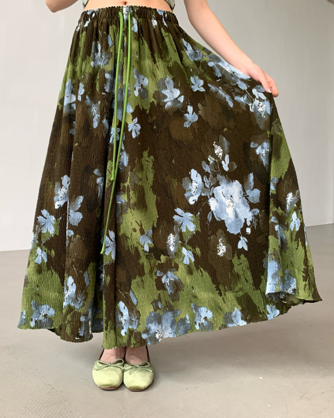 Issey-style pleated skirt with designer print, elegant and slimming summer skirt