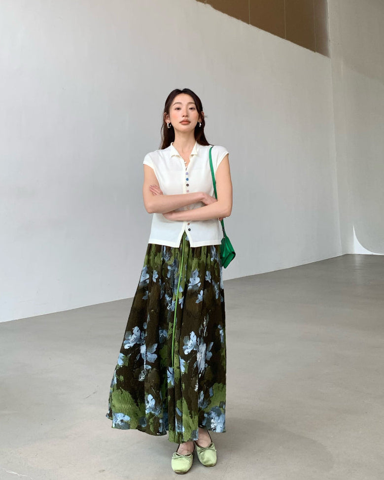 Issey-style pleated skirt with designer print, elegant and slimming summer skirt