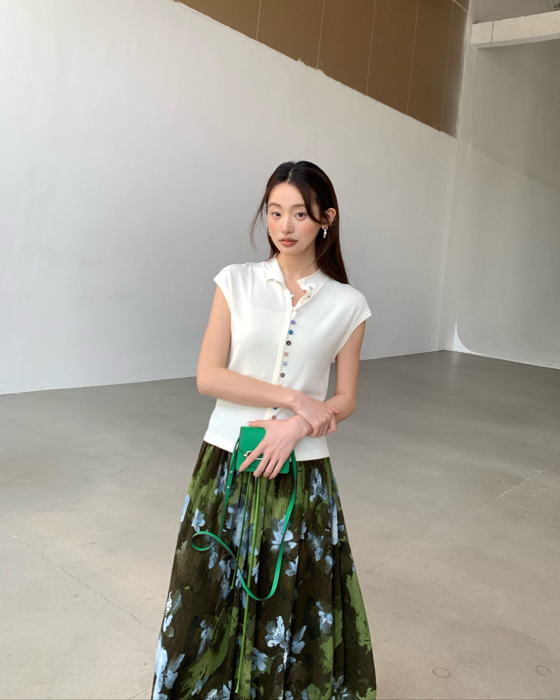 Issey-style pleated skirt with designer print, elegant and slimming summer skirt
