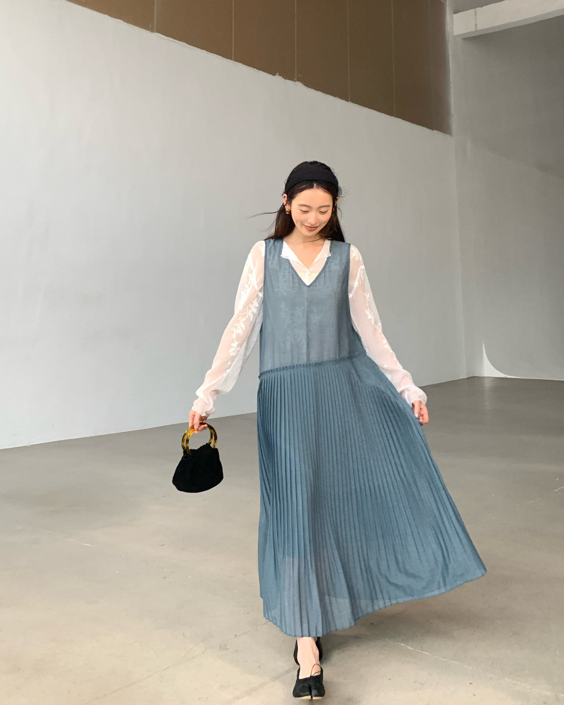 Reversible blouse, ultra-lightweight zero-burden dress