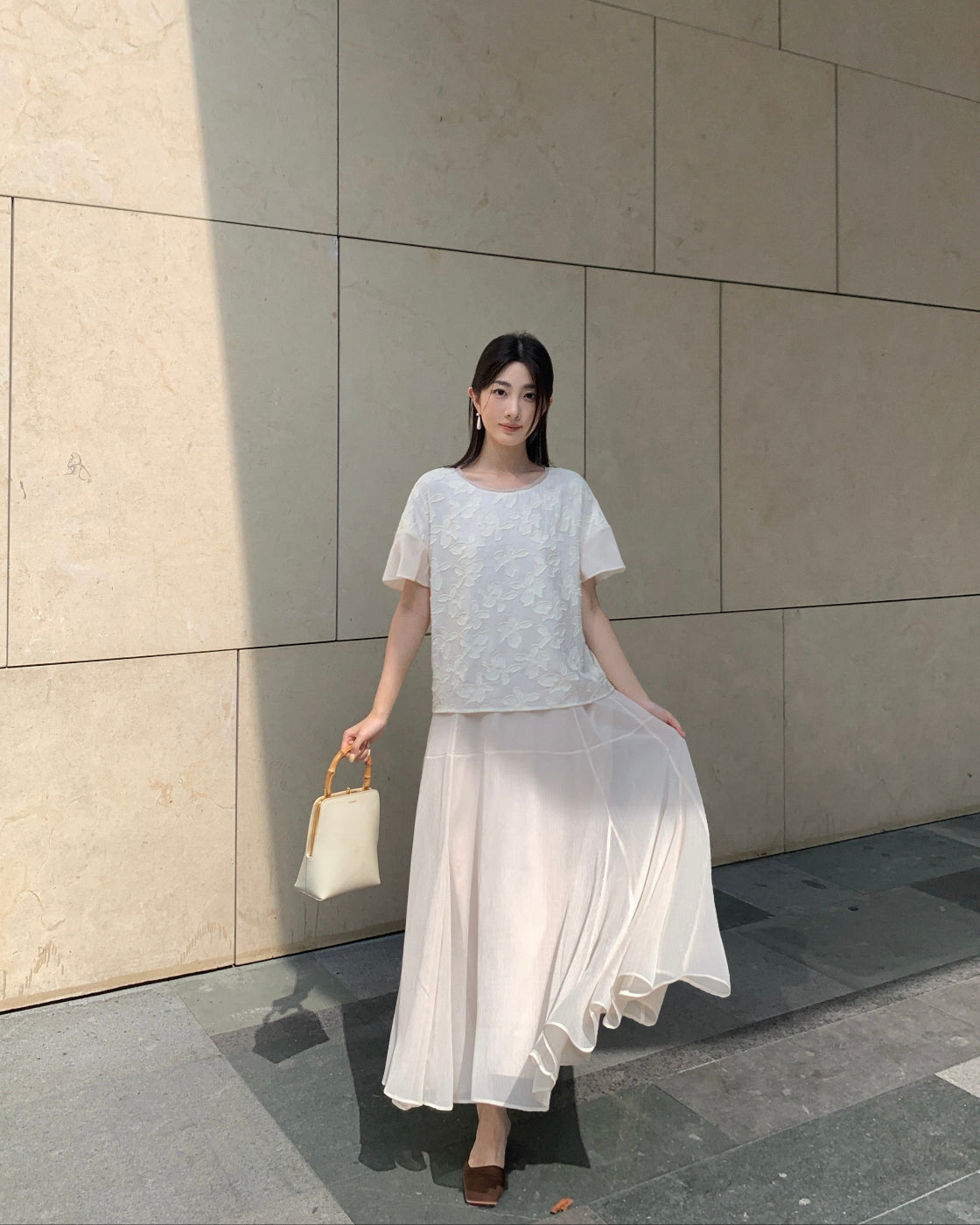 Faux two-piece elegant apricot heavy-work short-sleeve dress with adjustable waist