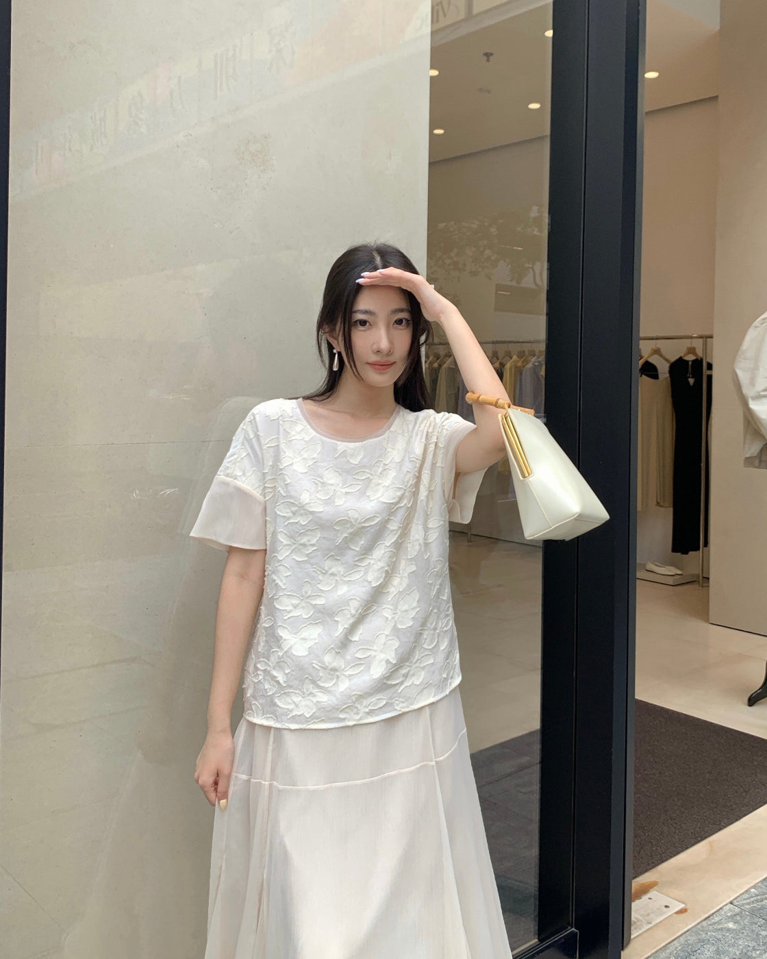 Faux two-piece elegant apricot heavy-work short-sleeve dress with adjustable waist