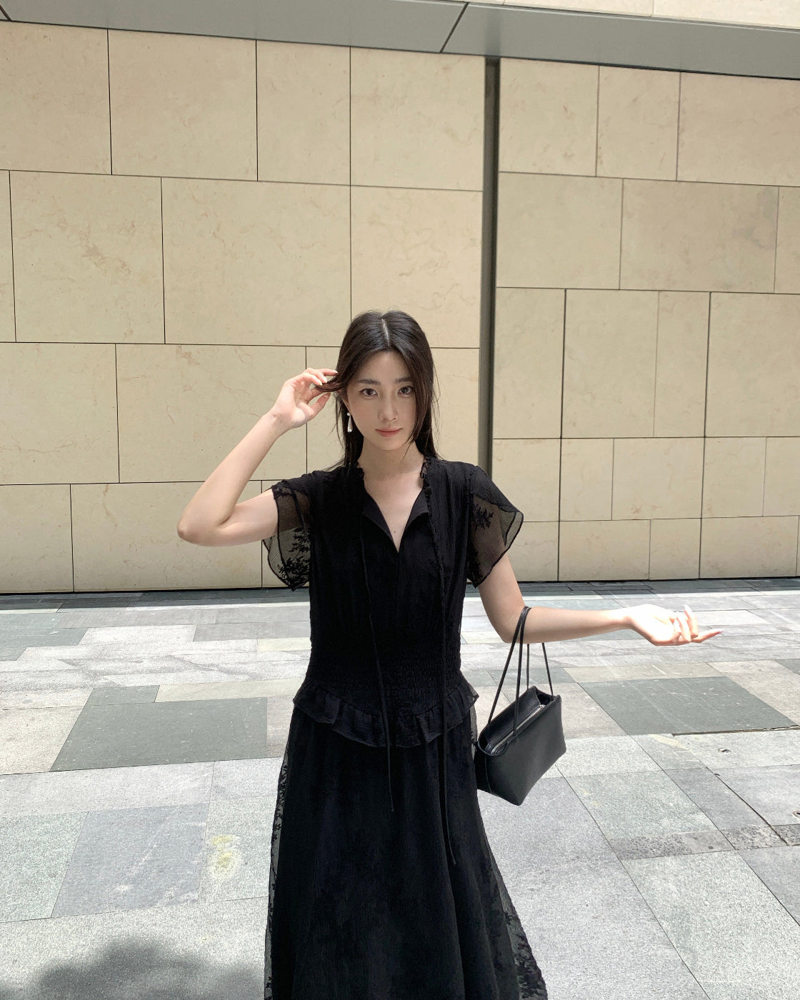 Short-sleeve waist-cinching black floral dress, height-enhancing and slimming