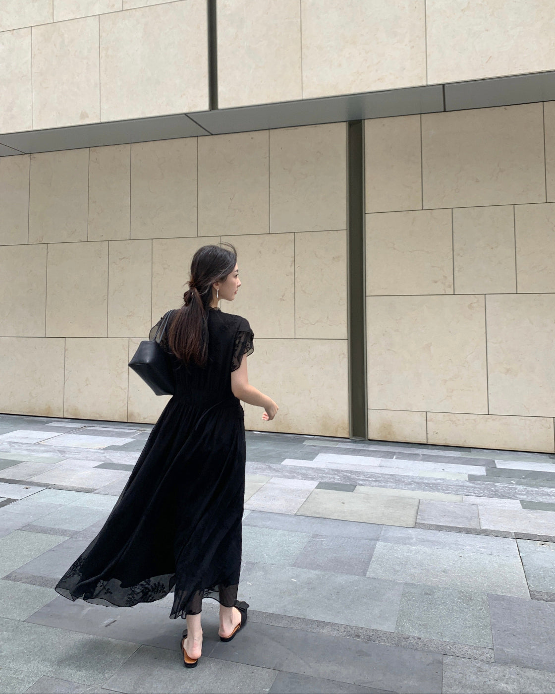 Short-sleeve waist-cinching black floral dress, height-enhancing and slimming