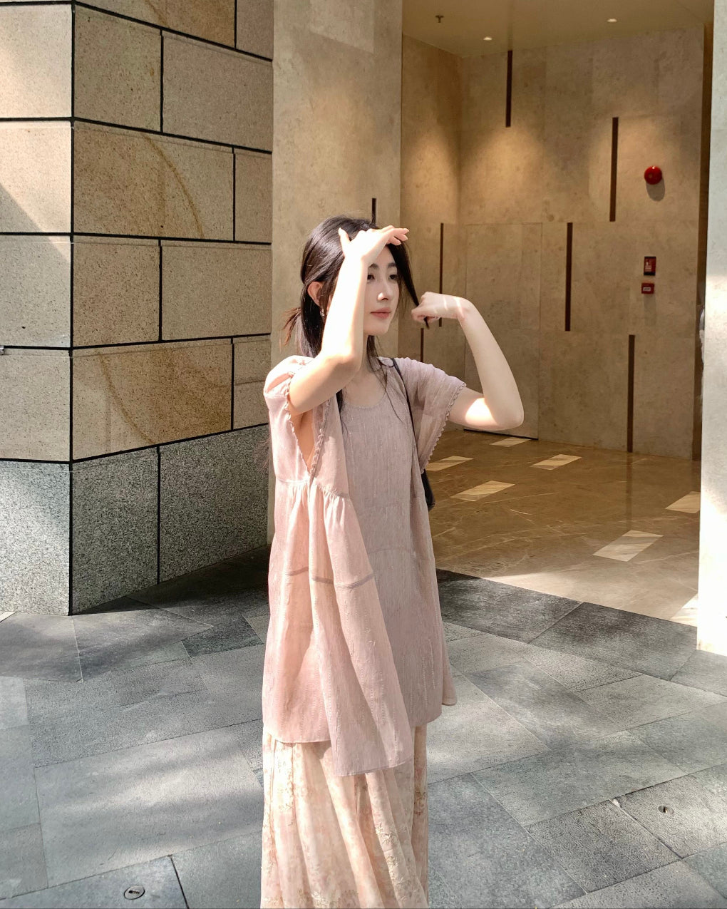 Blouse shirt suitable for all kinds of camisole dresses, loose flowing slimming and versatile
