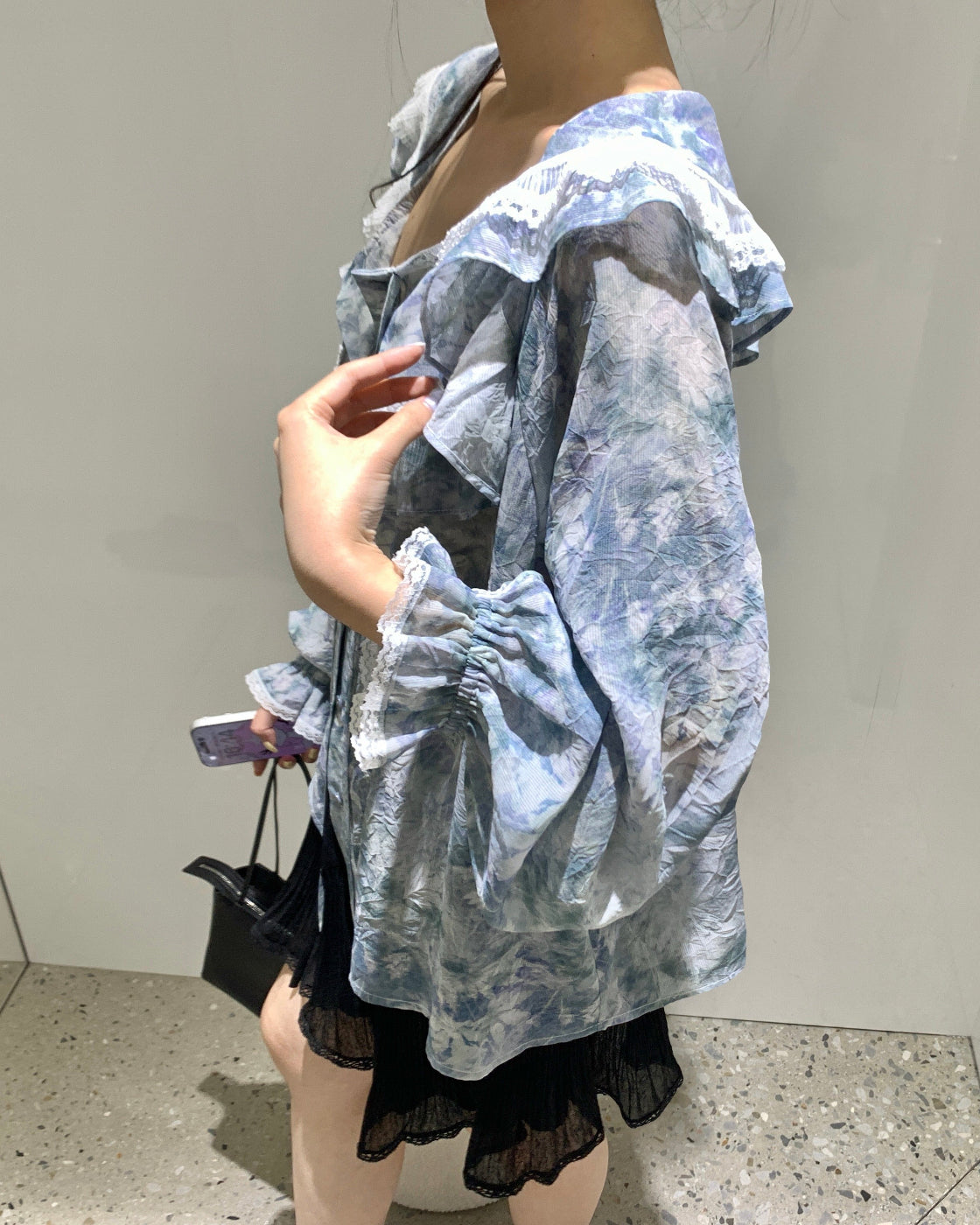 Blue-and-white porcelain ruched lightweight sheer long-sleeve summer sun-protective shirt
