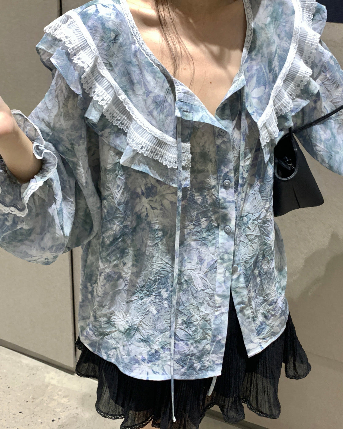 Blue-and-white porcelain ruched lightweight sheer long-sleeve summer sun-protective shirt