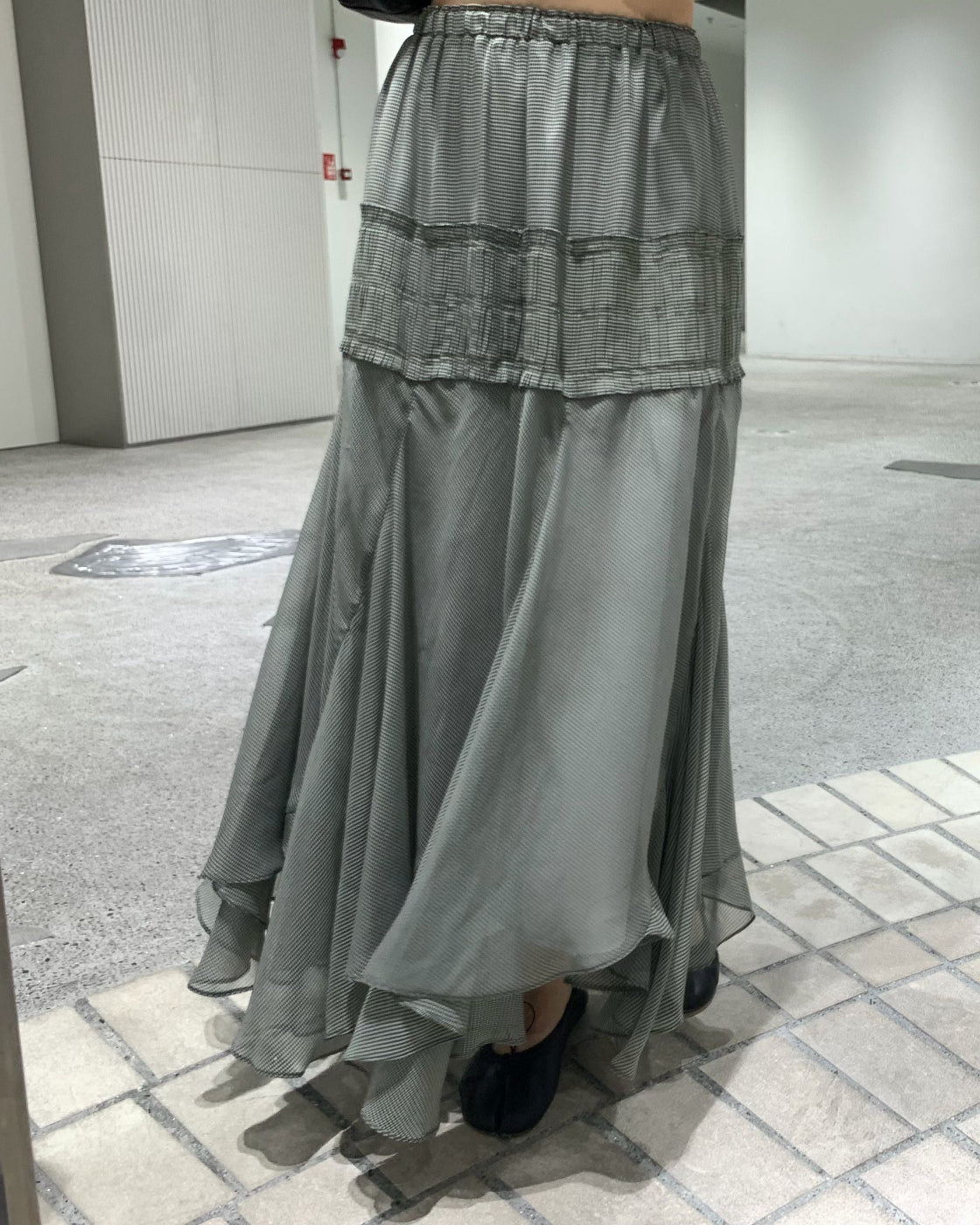 Elastic-waist designer niche fishtail skirt with extra-large hem, elegant and versatile