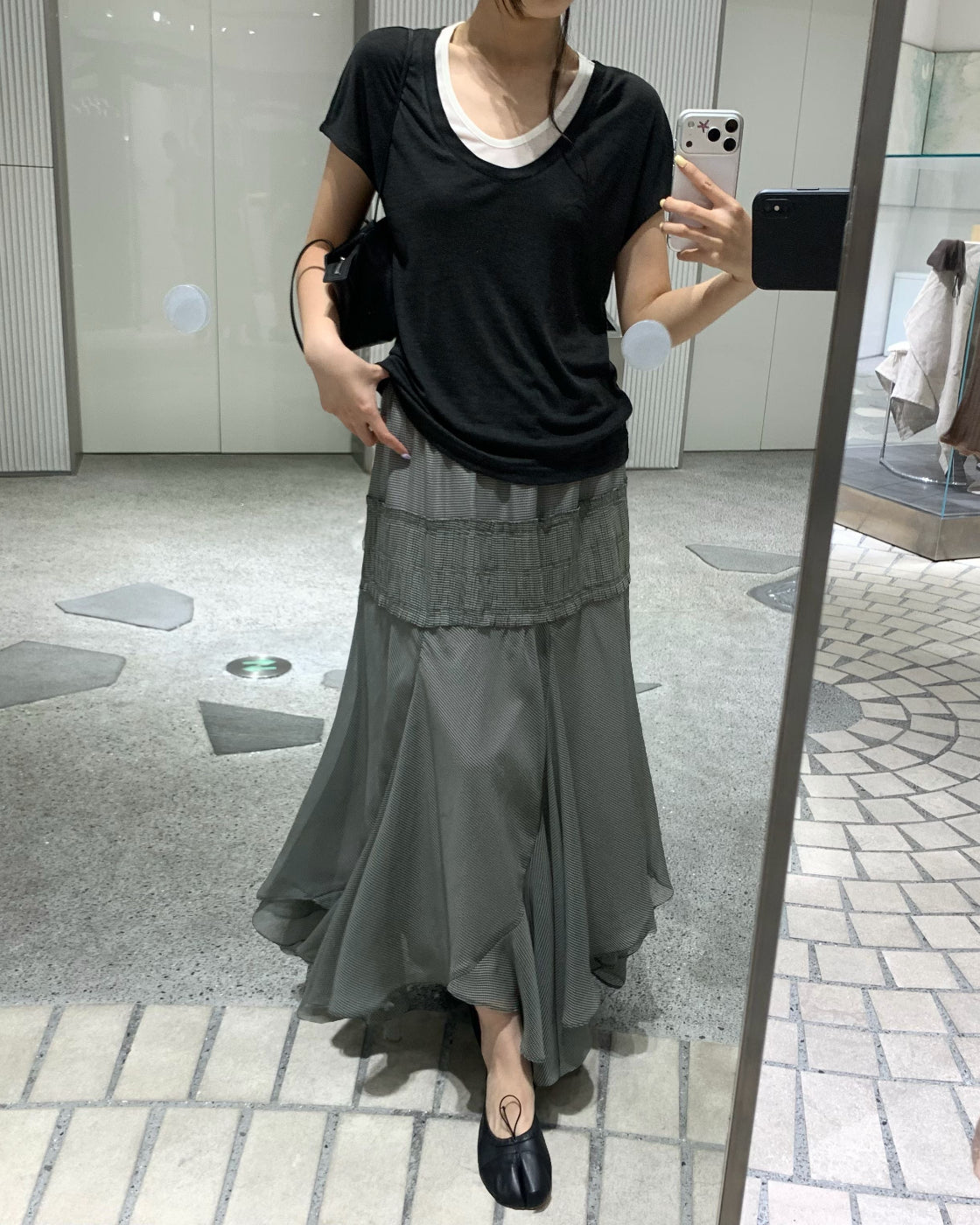 Elastic-waist designer niche fishtail skirt with extra-large hem, elegant and versatile