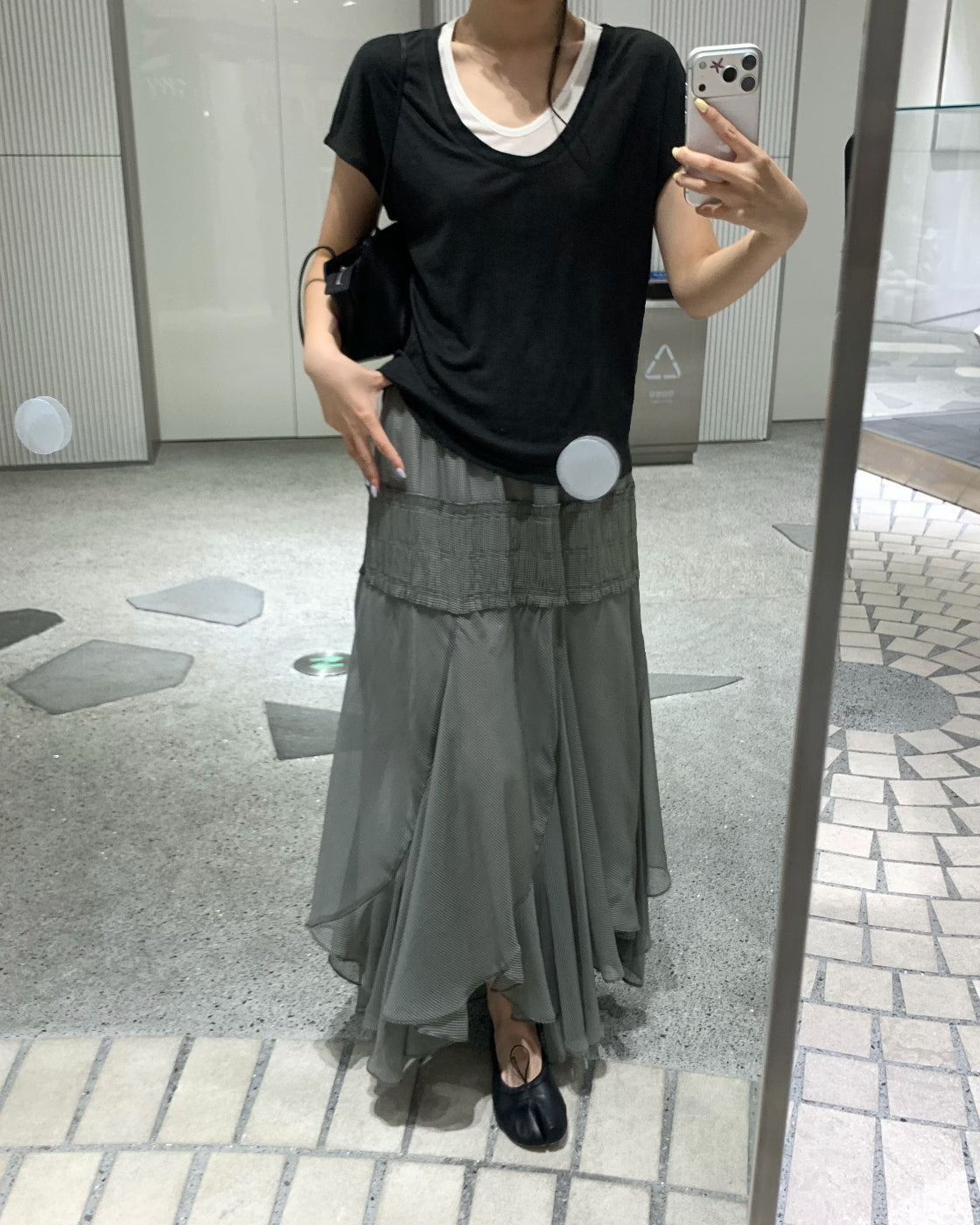 Elastic-waist designer niche fishtail skirt with extra-large hem, elegant and versatile
