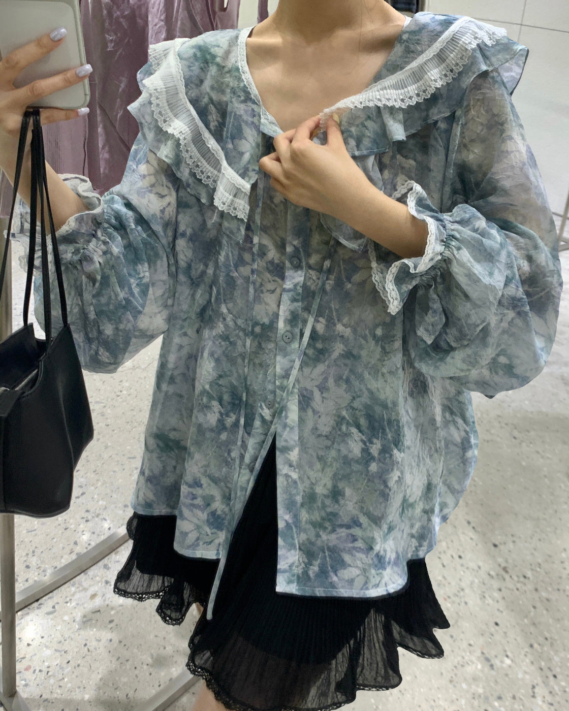 Blue-and-white porcelain ruched lightweight sheer long-sleeve summer sun-protective shirt