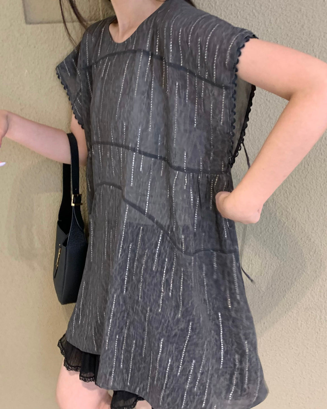 Blouse shirt suitable for all kinds of camisole dresses, loose flowing slimming and versatile