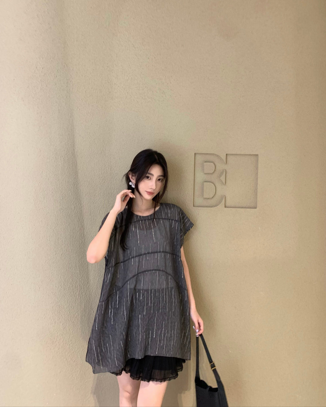 Blouse shirt suitable for all kinds of camisole dresses, loose flowing slimming and versatile