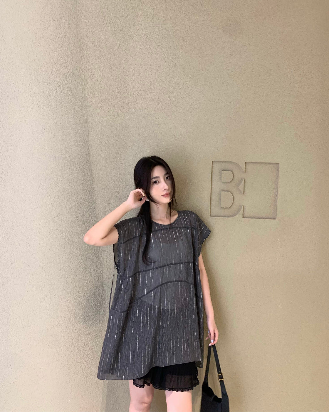 Blouse shirt suitable for all kinds of camisole dresses, loose flowing slimming and versatile