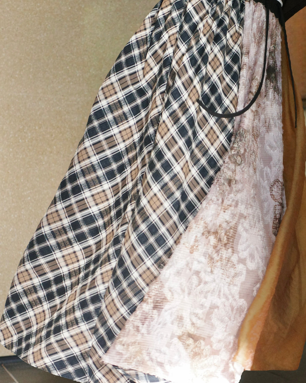 Color-block elastic-waist mid-short A-line skirt, elegant commuter niche tasteful skirt