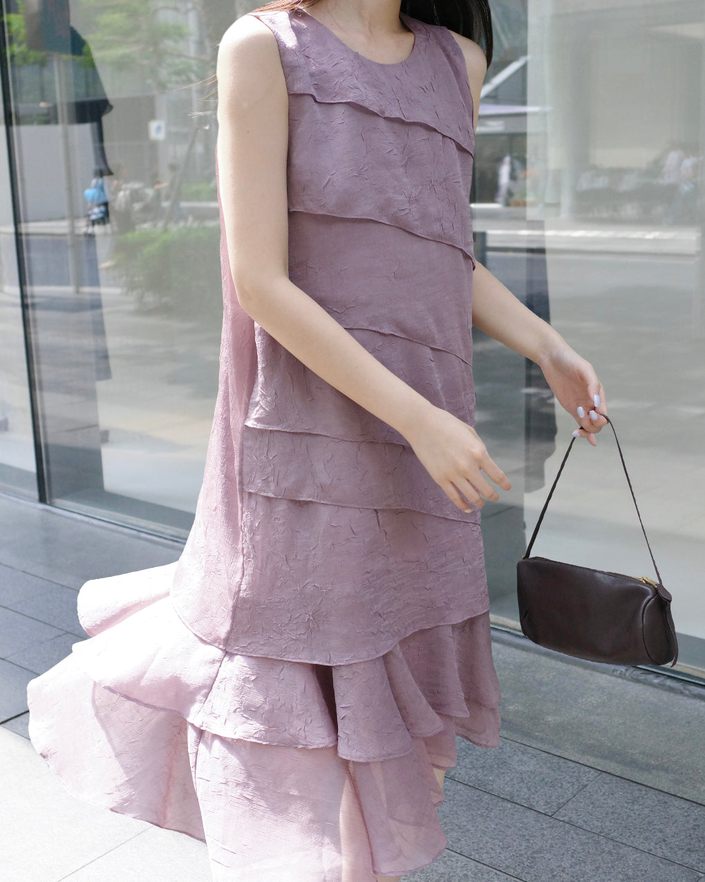 Irregular fishtail pleated sheer-flowing sleeveless midi dress, slimming and airy