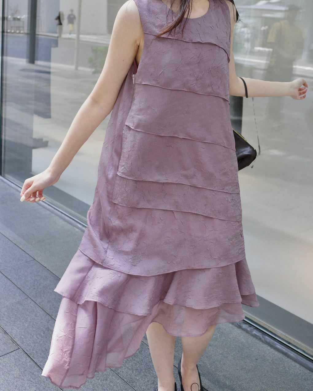 Irregular fishtail pleated sheer-flowing sleeveless midi dress, slimming and airy
