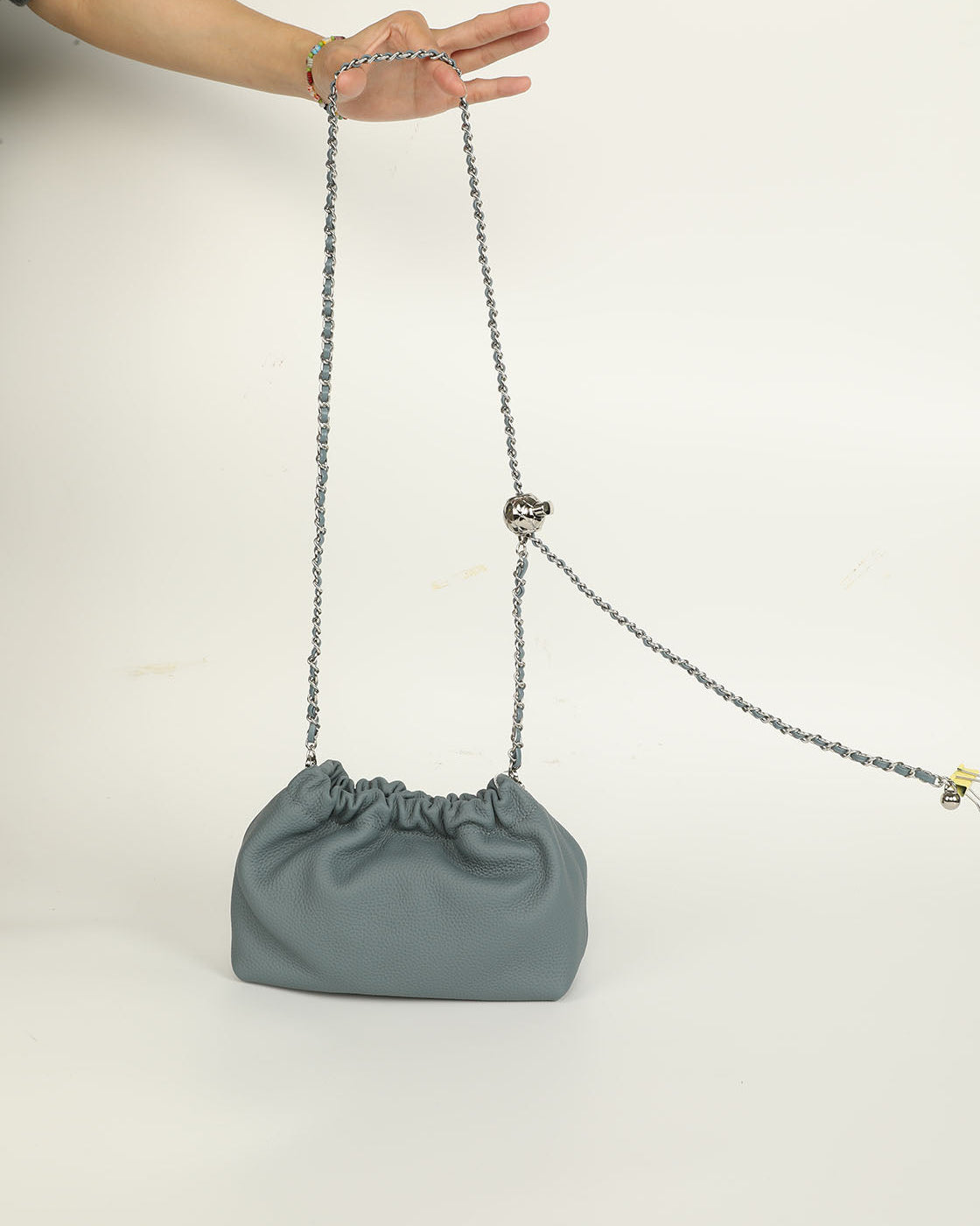 Crossbody chain bag with cloud-shaped design