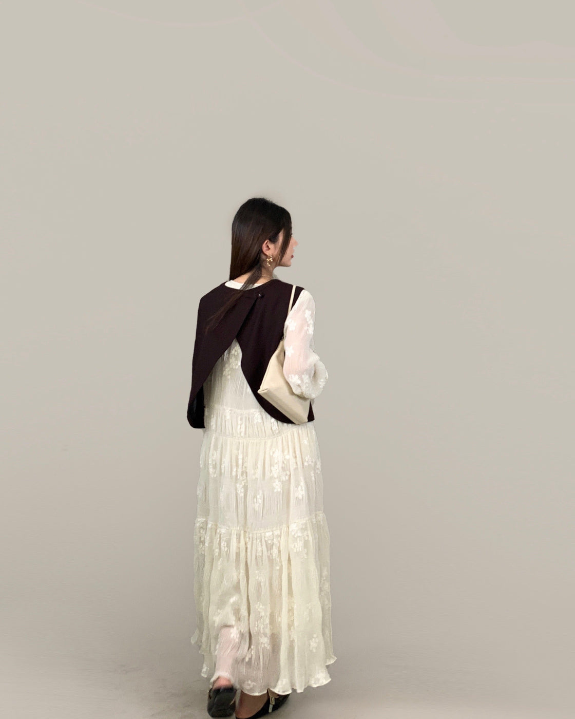 Long-sleeved dress with extra-large fabric