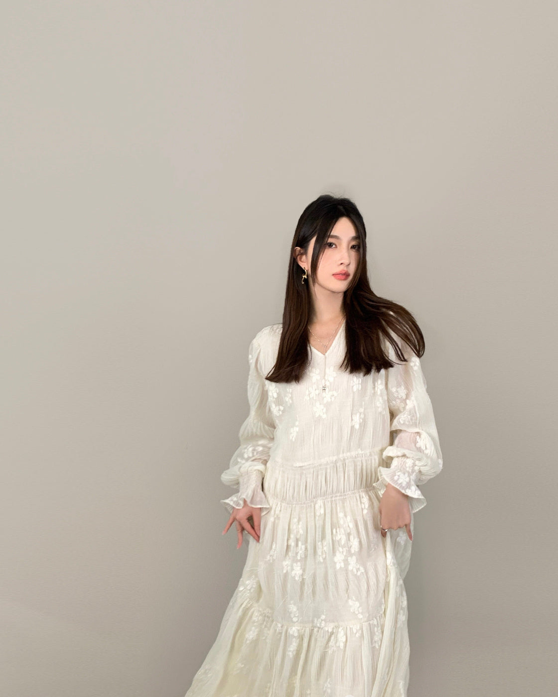 Long-sleeved dress with extra-large fabric