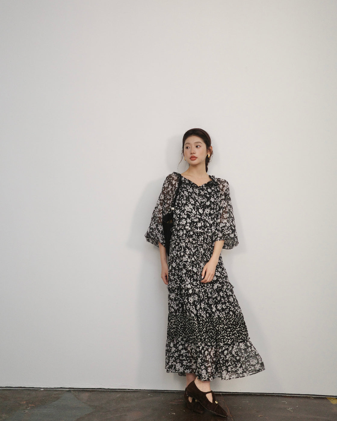 A niche design floral print slimming dress