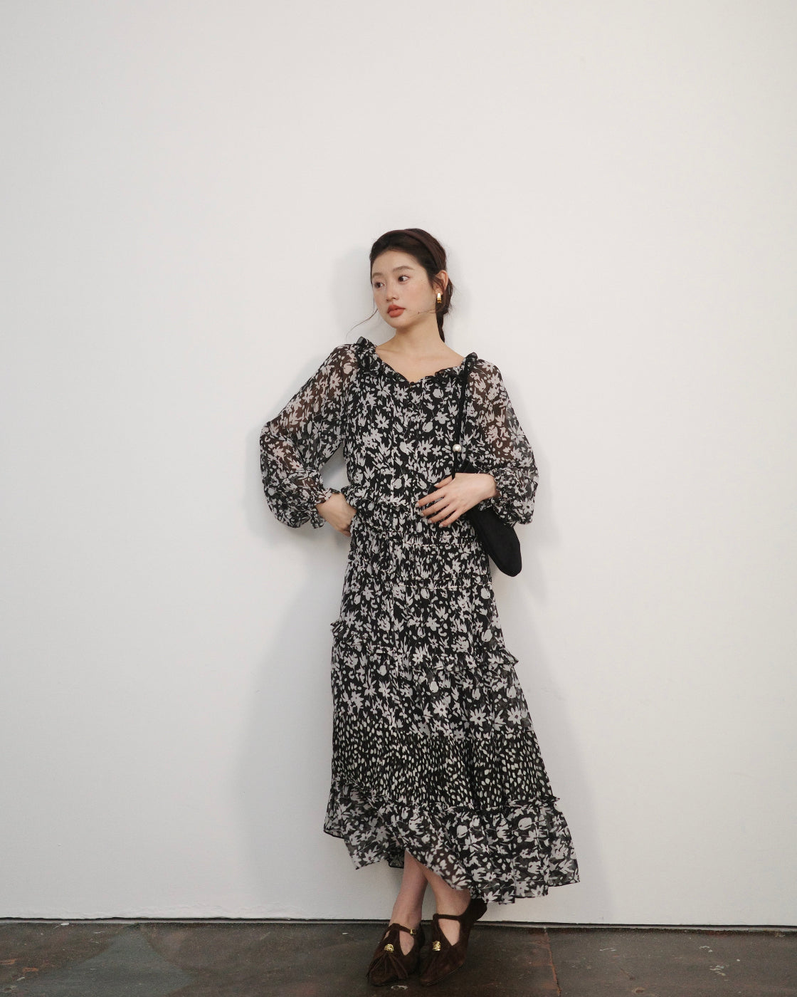 A niche design floral print slimming dress