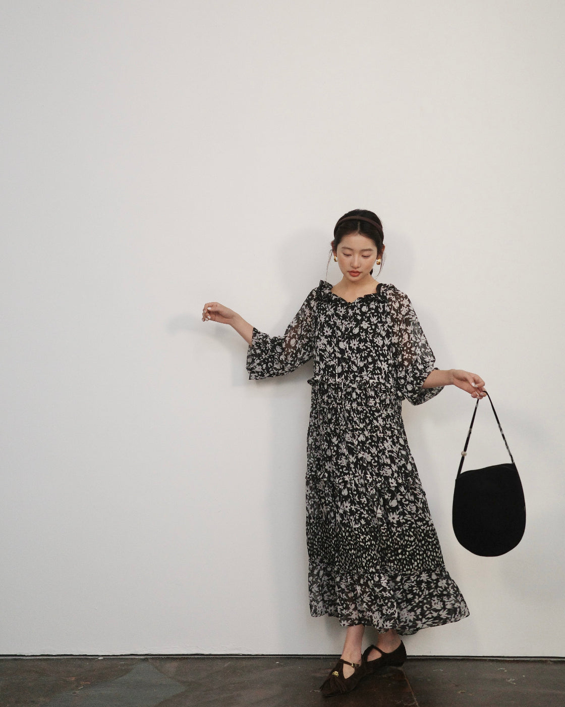 A niche design floral print slimming dress